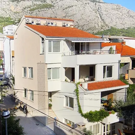 With A Parking Space - 20700 Appartement Makarska