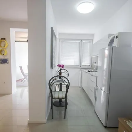 With A Parking Space - 20700 Appartement Makarska